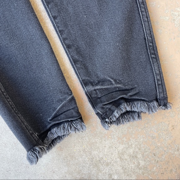 Good American Good Curve Black Distressed Jeans - Picture 6 of 7